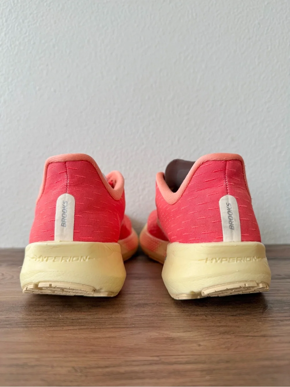 Brooks Women’s Hyperion Tempo in Hot Coral/Flan/Yellow (Size: 8.5-B) Great Cond!